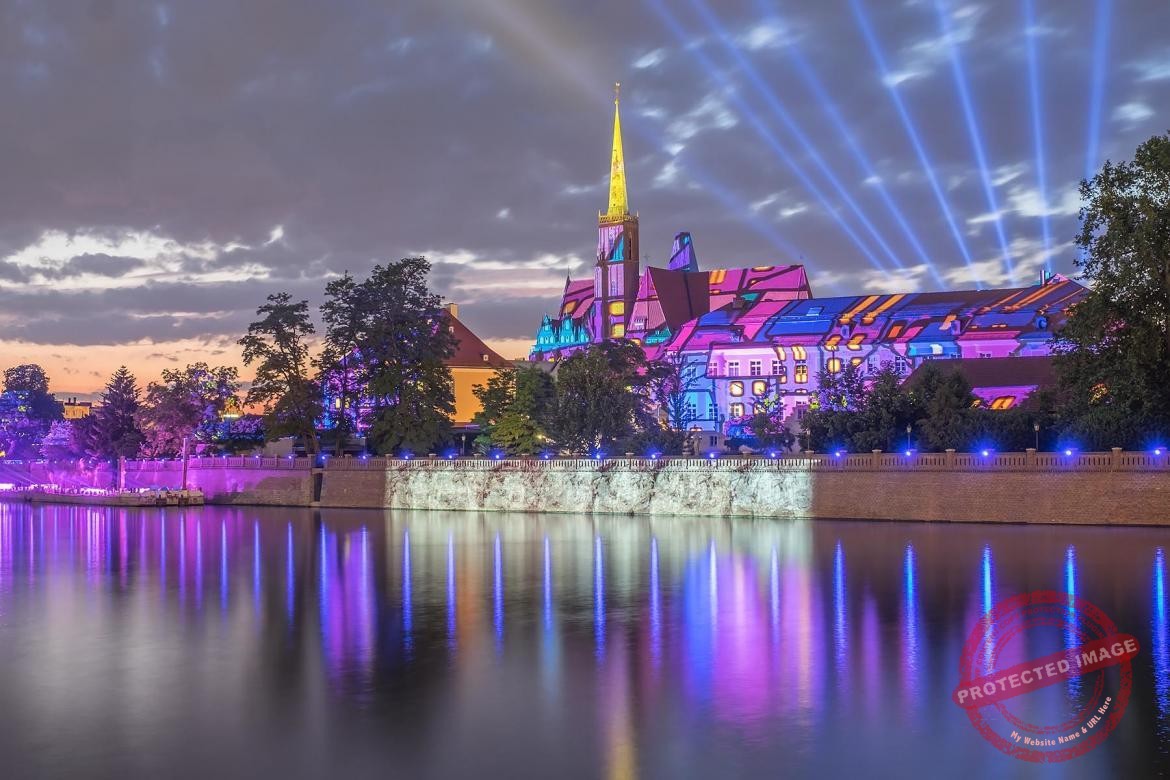 Pokaz świateł w rocznicę powodzi we Wrocławiu