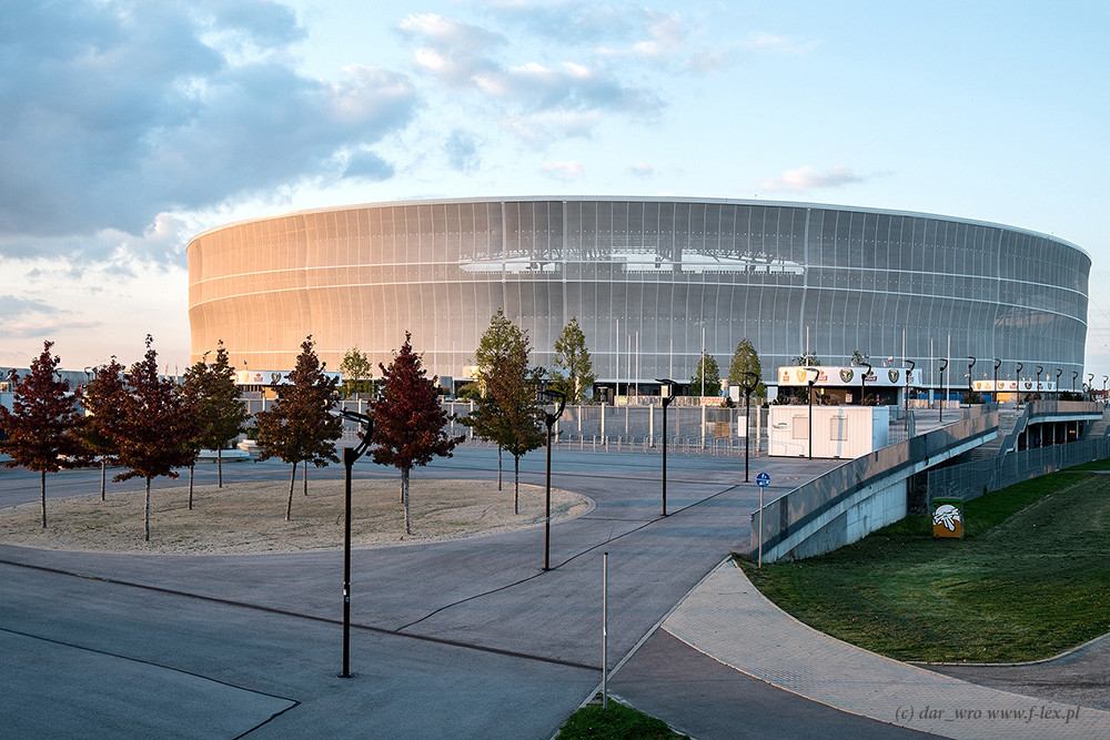 Nowy wrocławski stadion piłkarski.