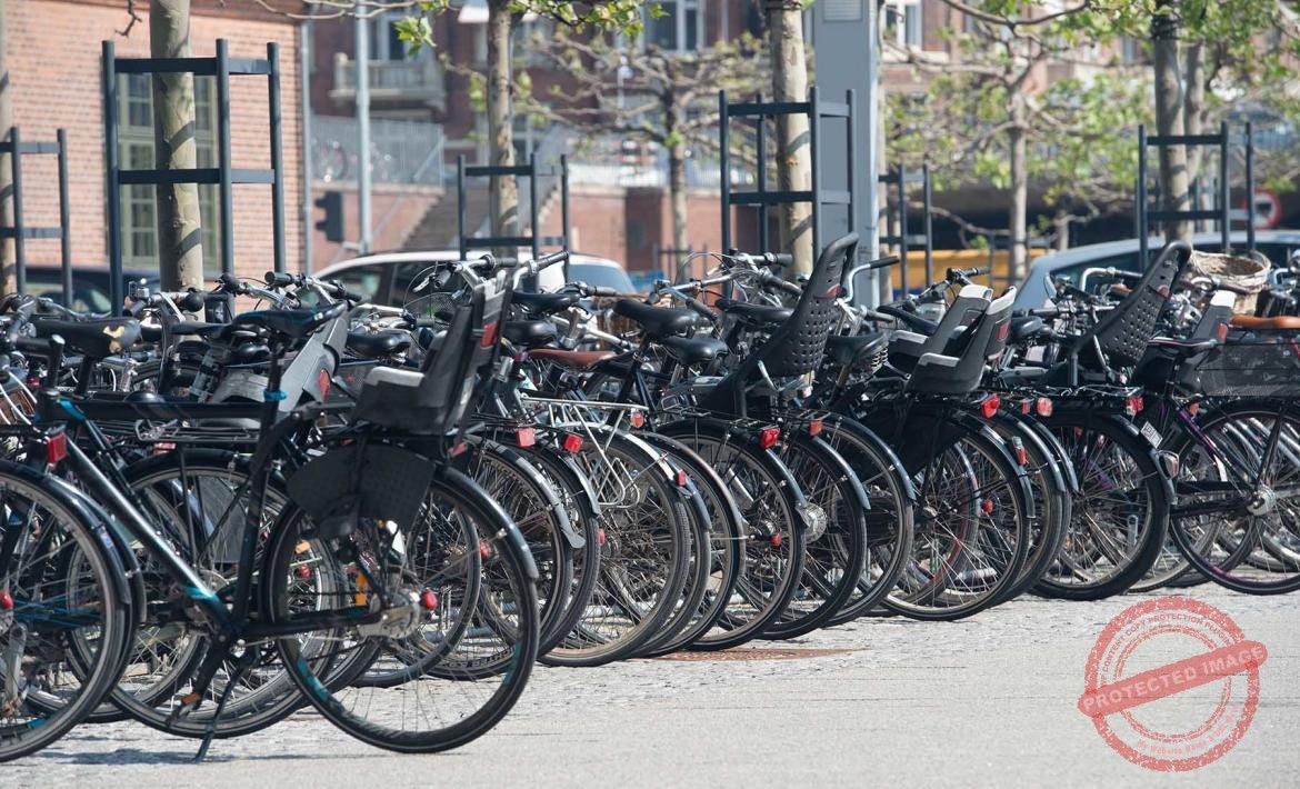 Rowery na parkingu rowerowym w stolicy Danii Kopenhadze