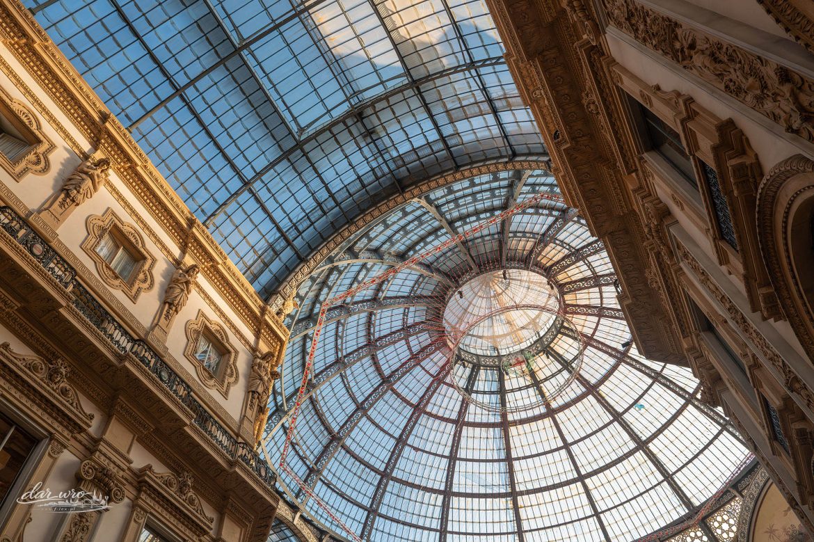 Szklana kopuła galerii Vittorio Emanuele II w Mediolanie
